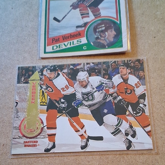Hockey Trading Cards Set - Picture 5 of 6